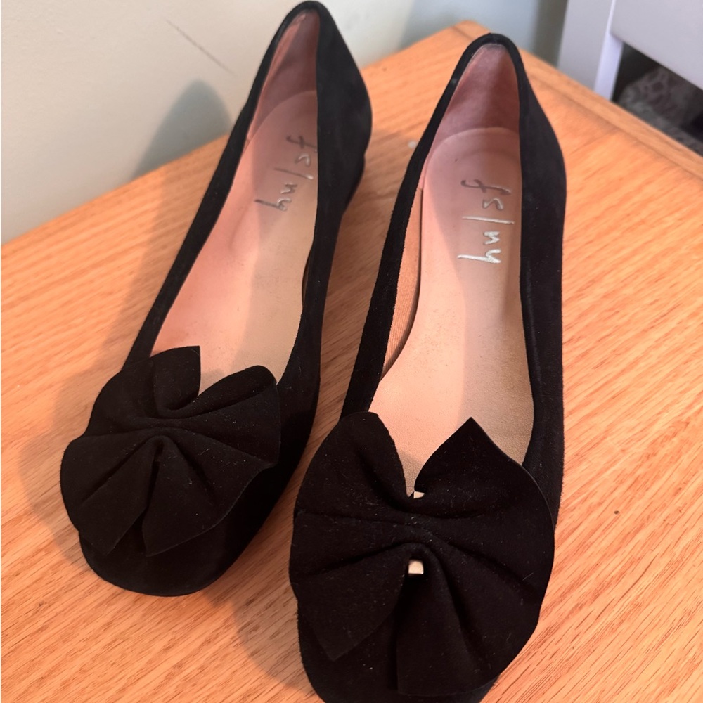 French Sole Black Flats with Decorative Bow